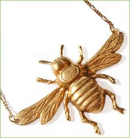 Things I love today: Bee necklace