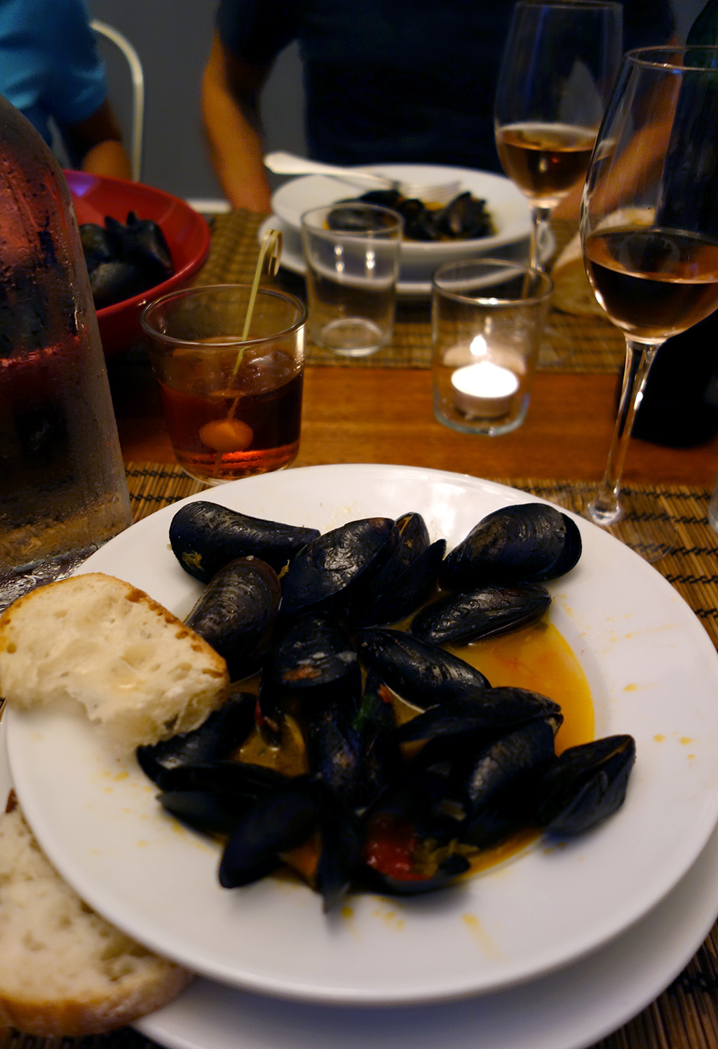 A bowl of spanish mussels