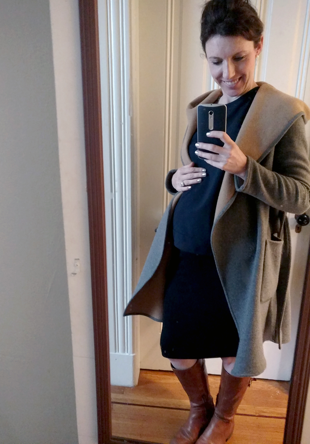 Maternity outfit with midi skirt