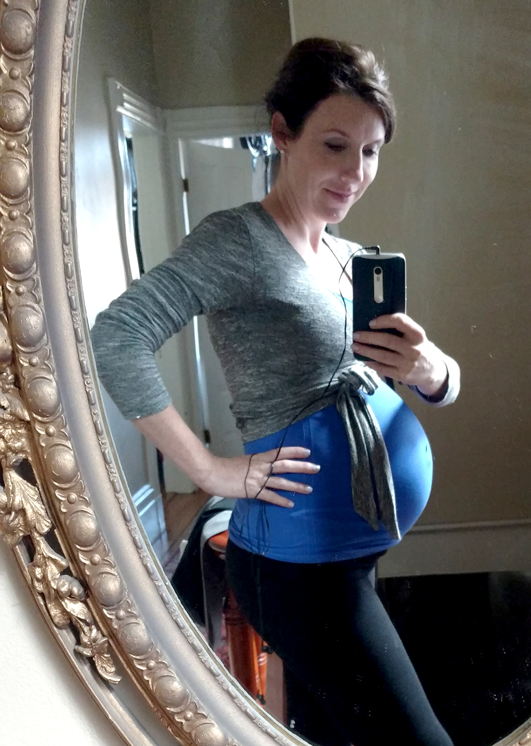 Workout outfit 8 months pregnant