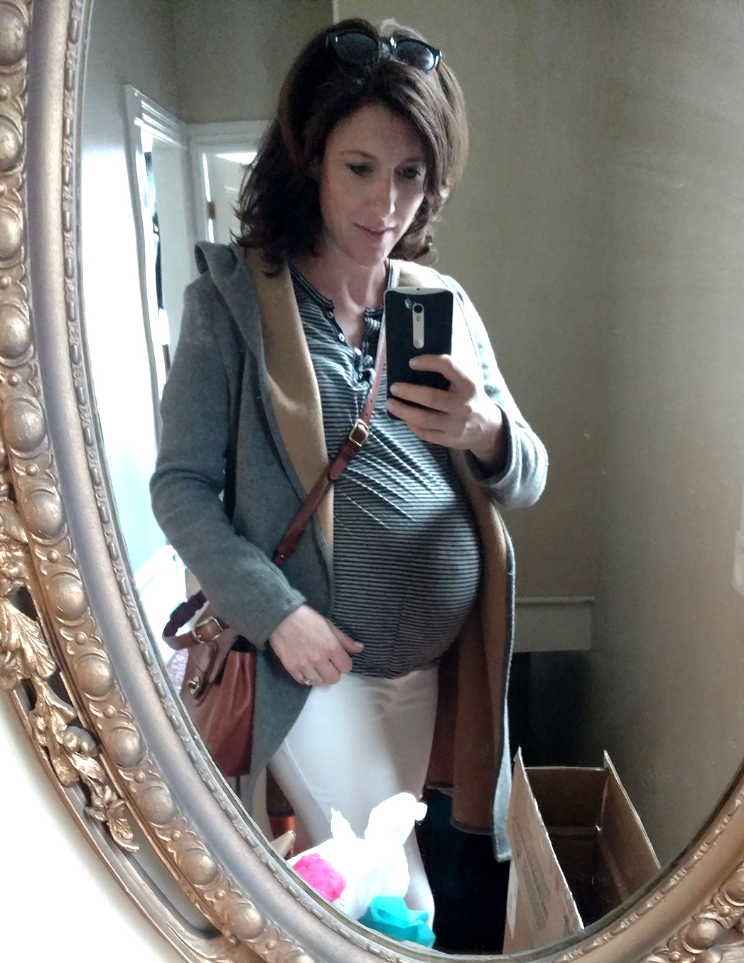 8 months pregnant white jeans